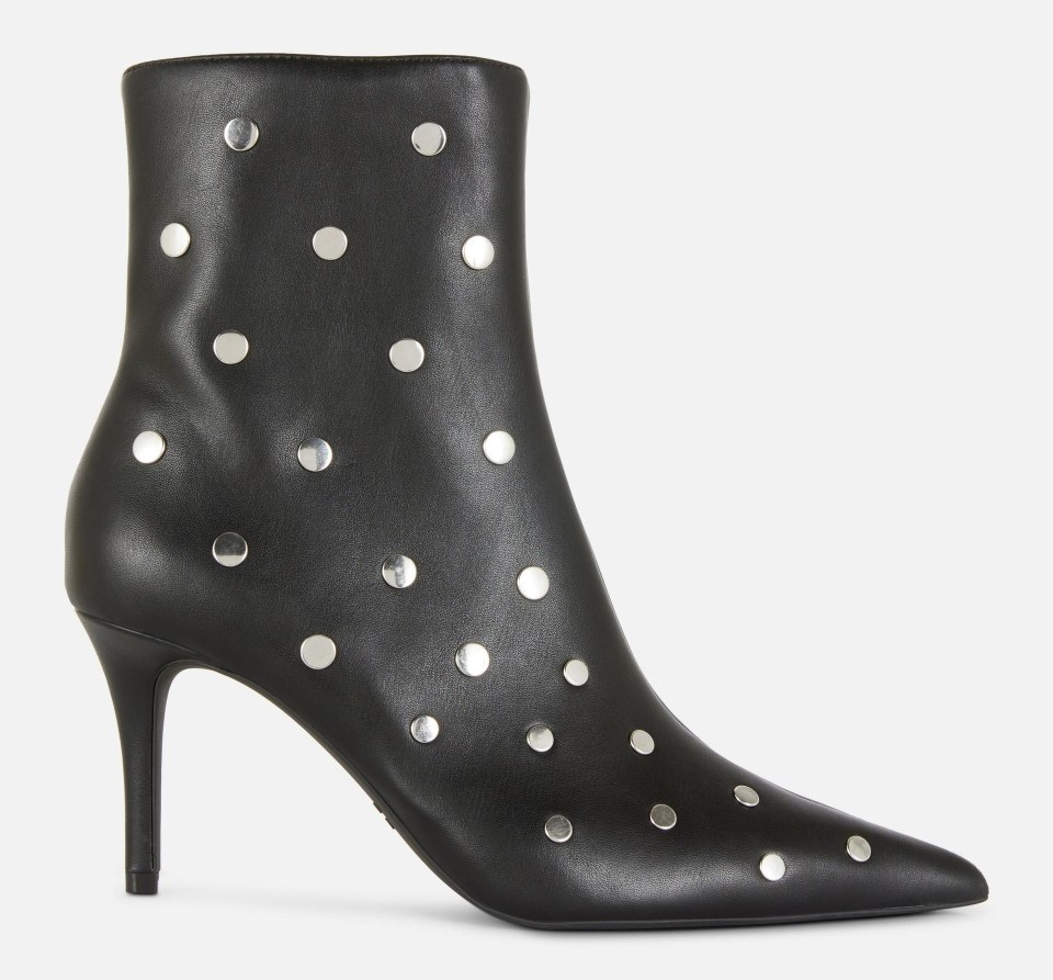 a pair of black boots with silver studs on them