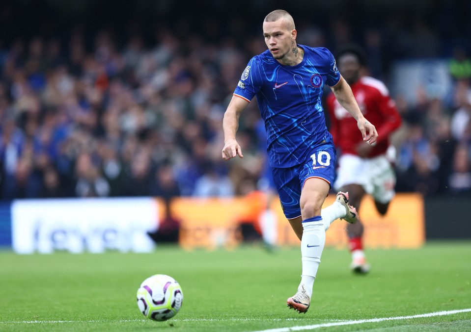 a soccer player with the number 10 on his jersey