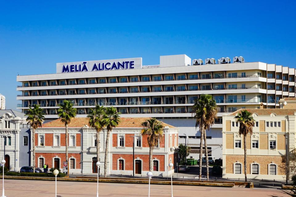 Stevenson met the banana dealer at the hotel in Alicante