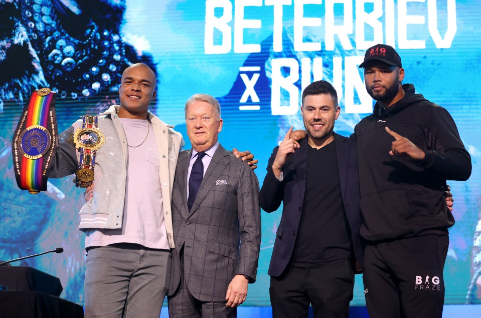 a group of men pose for a photo in front of a screen that says beterrieu