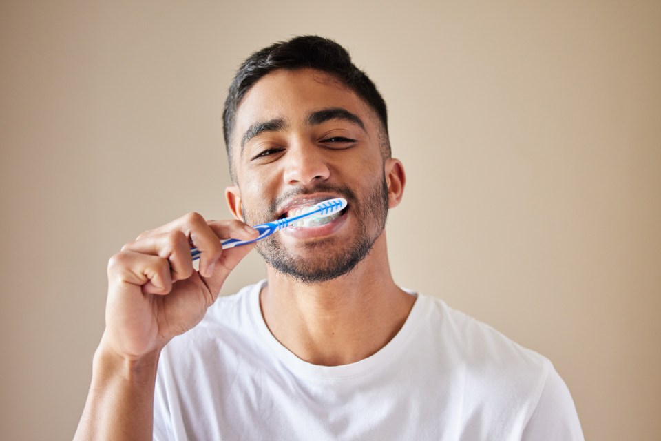 Try brushing your teeth after eating a meal, to prevent sweet-tooth cravings from kicking in