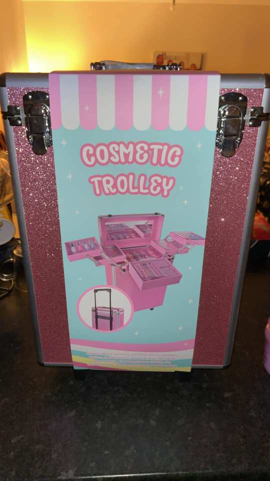 This pink glittery cosmetic trolley is scanning for just £30 at Home Bargains