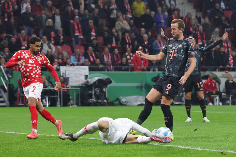 Harry Kane has been called out for leaving his boot in on Mainz goalkeeper Robin Zentner