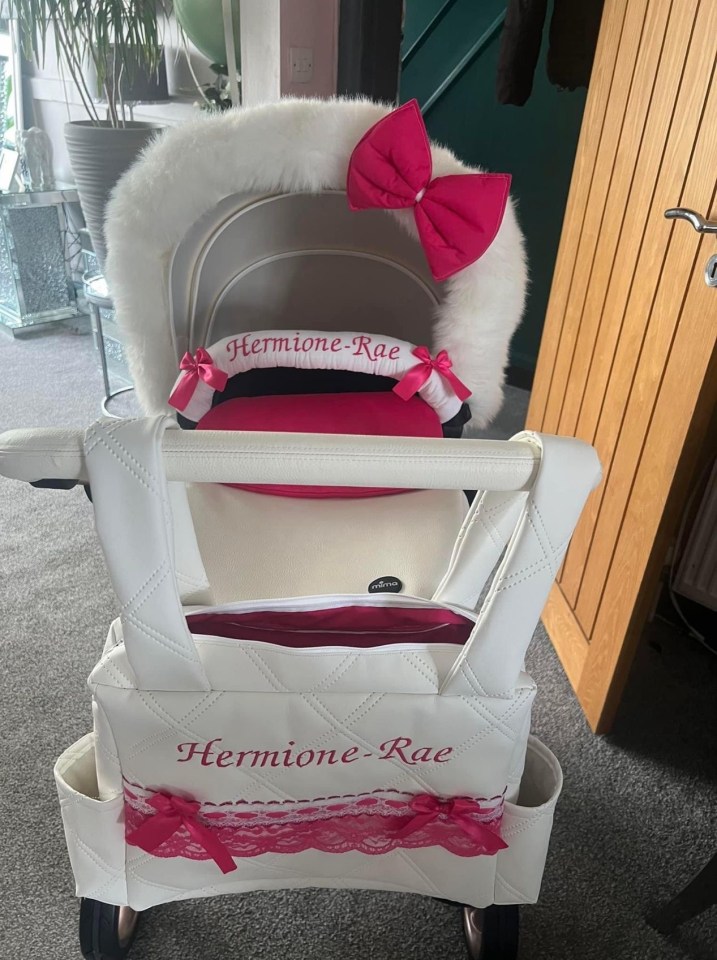 a stroller with the name hermione-rae on it