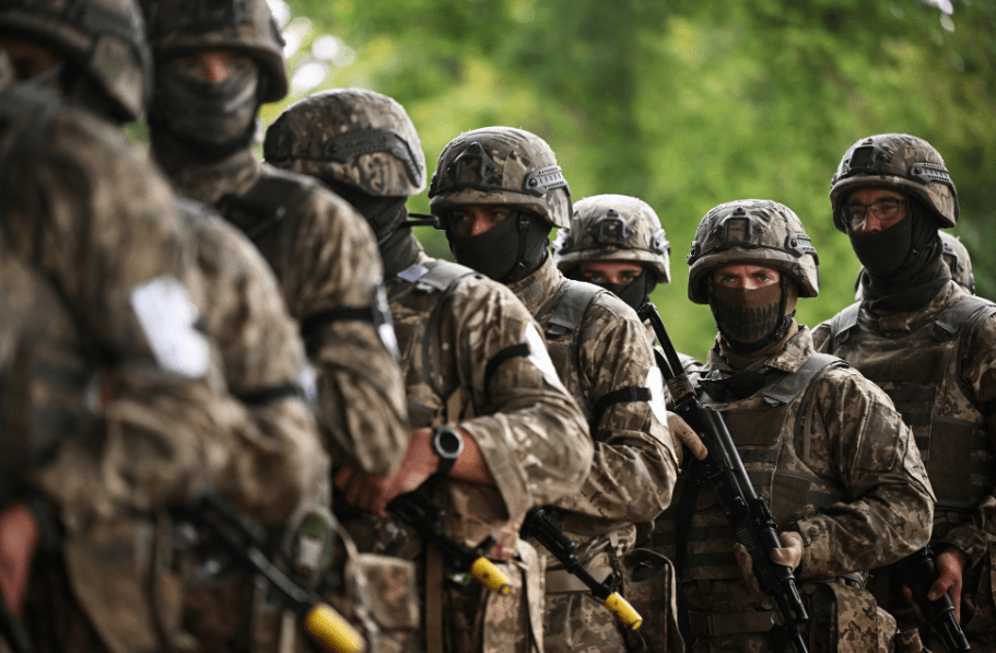 Ukrainian soldiers take part in a casualty simulation training excercise operated by Britain's armed forces in southern England, on August 22