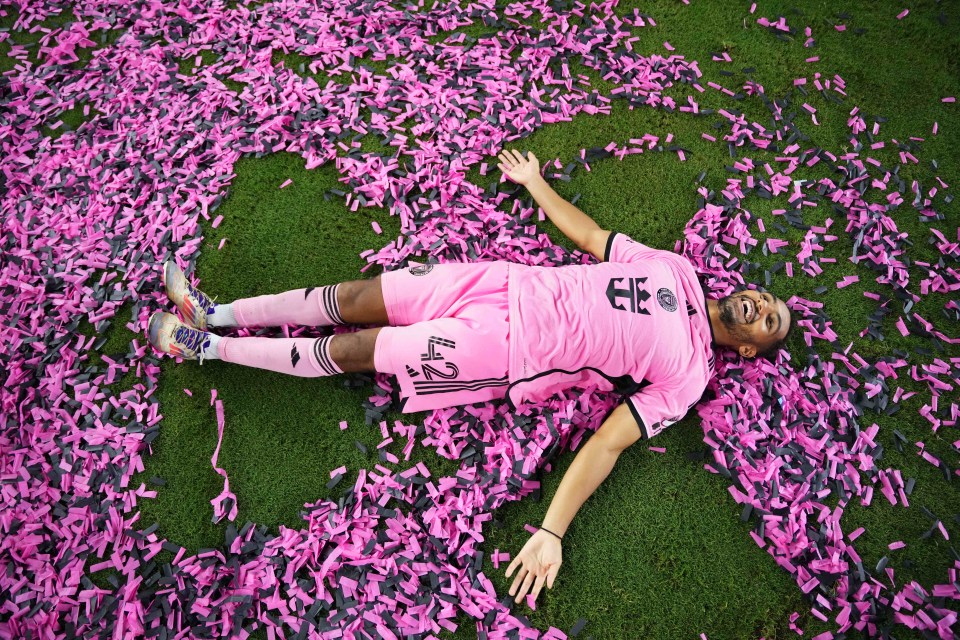 a soccer player wearing a pink jersey with the number 12 on it