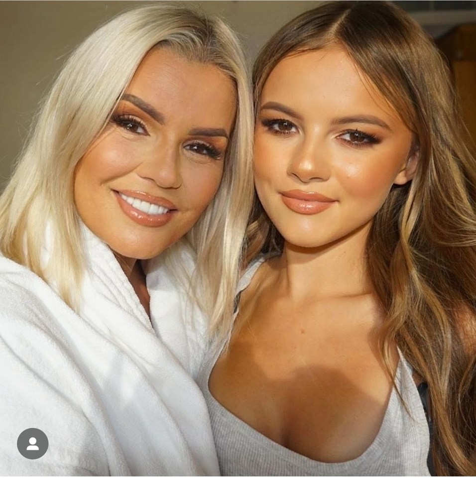 Her mini-me daughter Heidi is 17