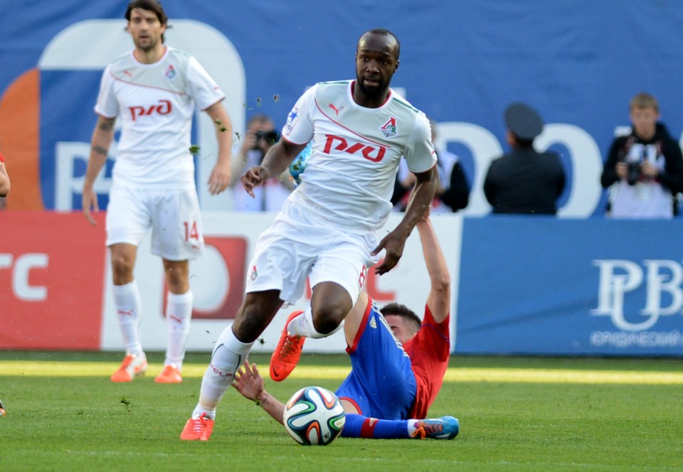 a soccer player wearing a white jersey with the letter r on it