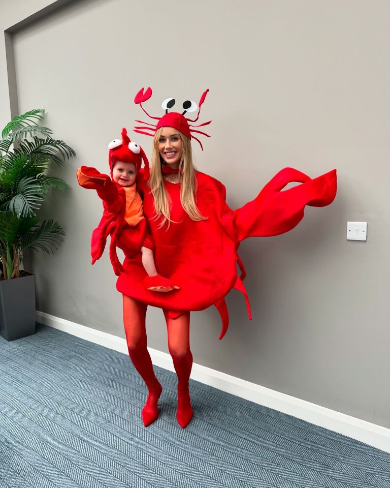 Laura and Bonnie looked amazing in matching lobster outfits