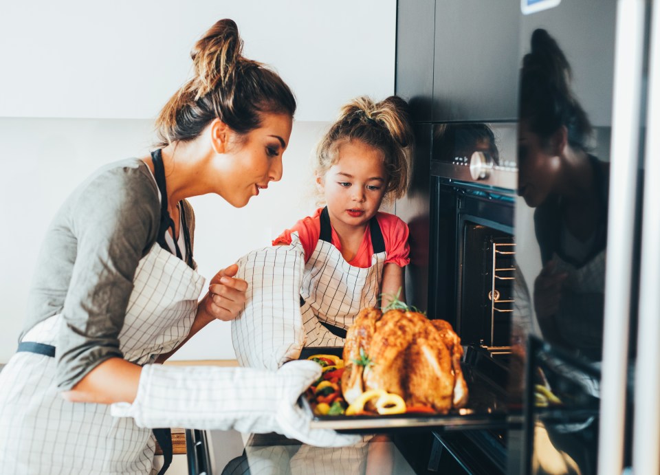 We have five tips for cleaning your oven this autumn