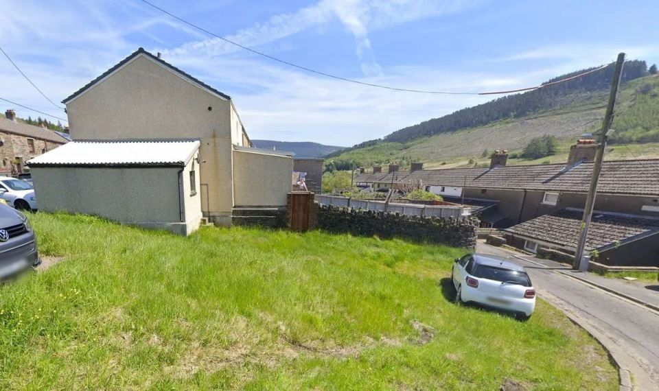 The family used the area to park vehicles