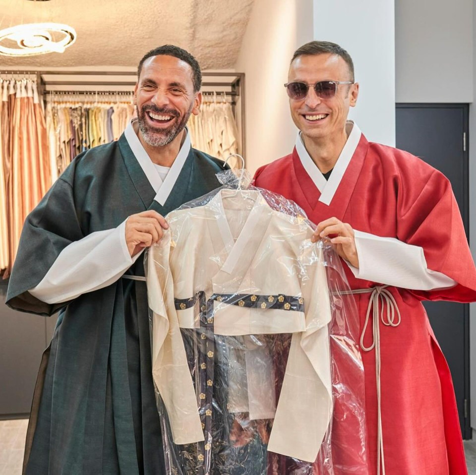 Rio Ferdinand and Dimitar Berbatov posed for photos together in South Korea