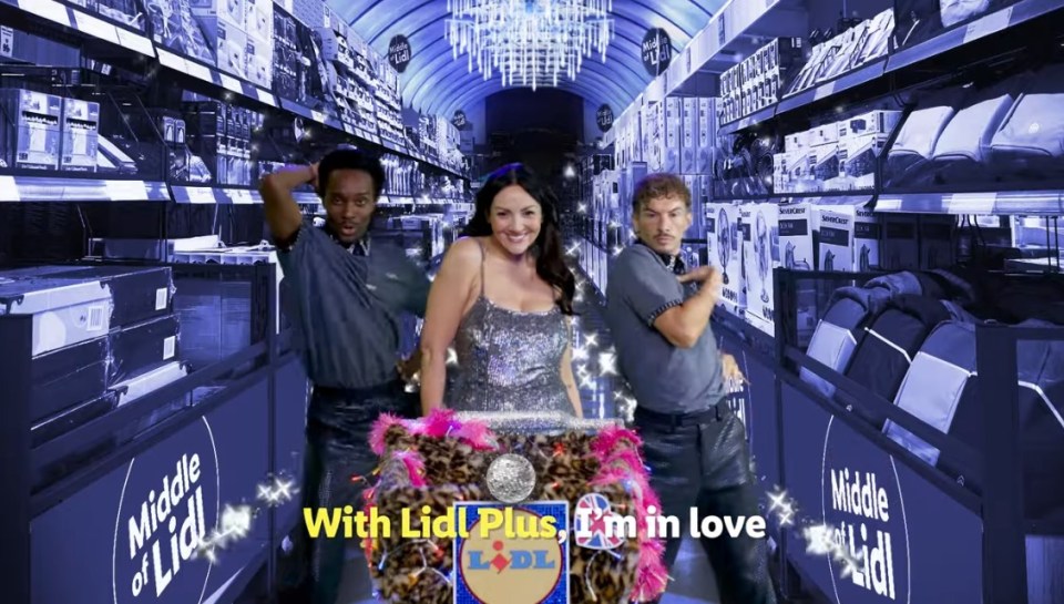 Martine McCutcheon belts out the cover of a 90s classic for the Lidl advert