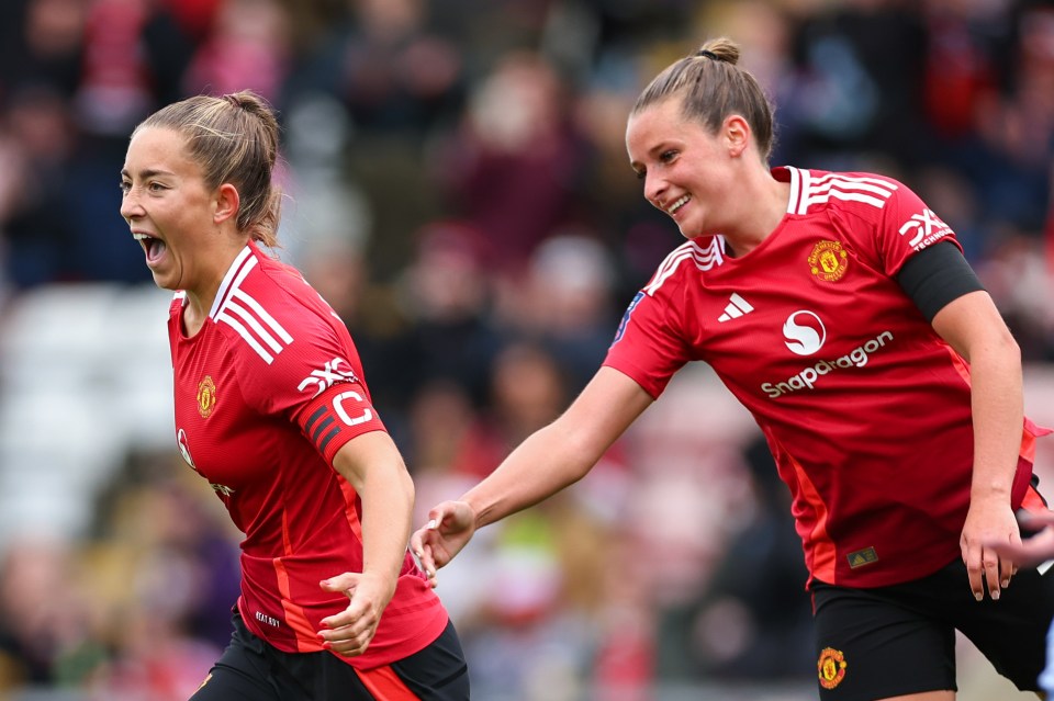 Le Tissier hopes to experience playing in a major international tournament with some of her England team-mates who also play for Man United