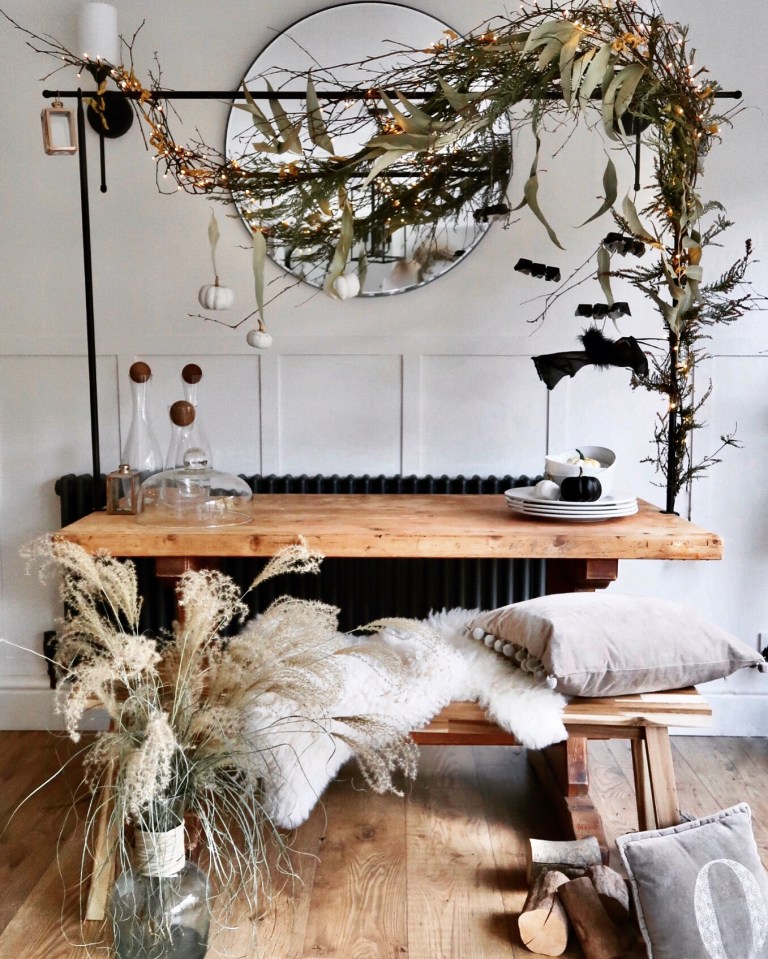 You can easily create a witch’s broom-style display in your home