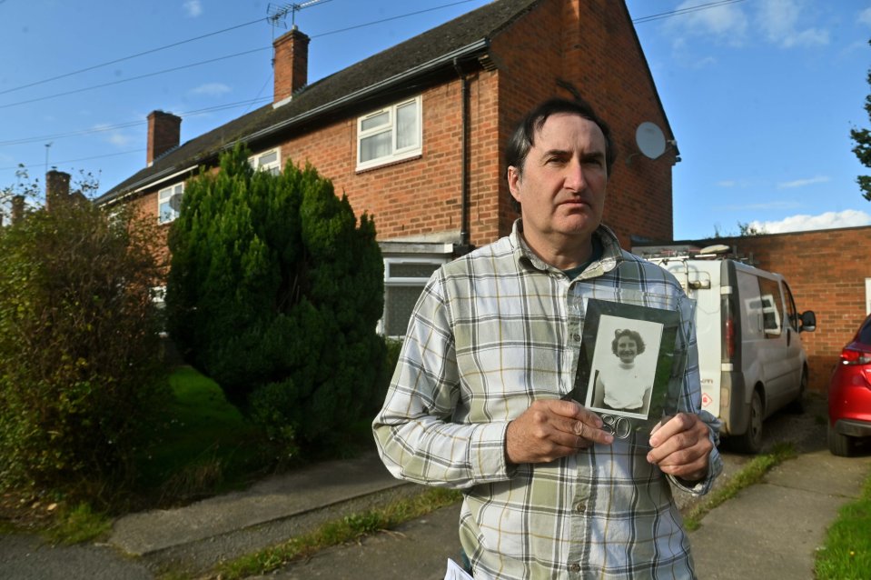 Neville Pass with a picture of his late mum Doreen