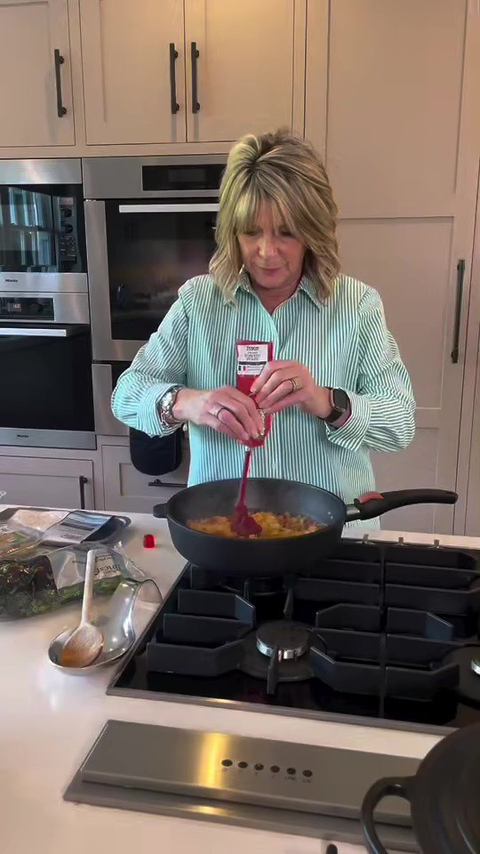 Feel free to unfollow says Ruth Langsford as she claps back at Instagram troll over sad content following Eamonn Holmes split, //www.instagram.com/p/DAWK5S6o22N/