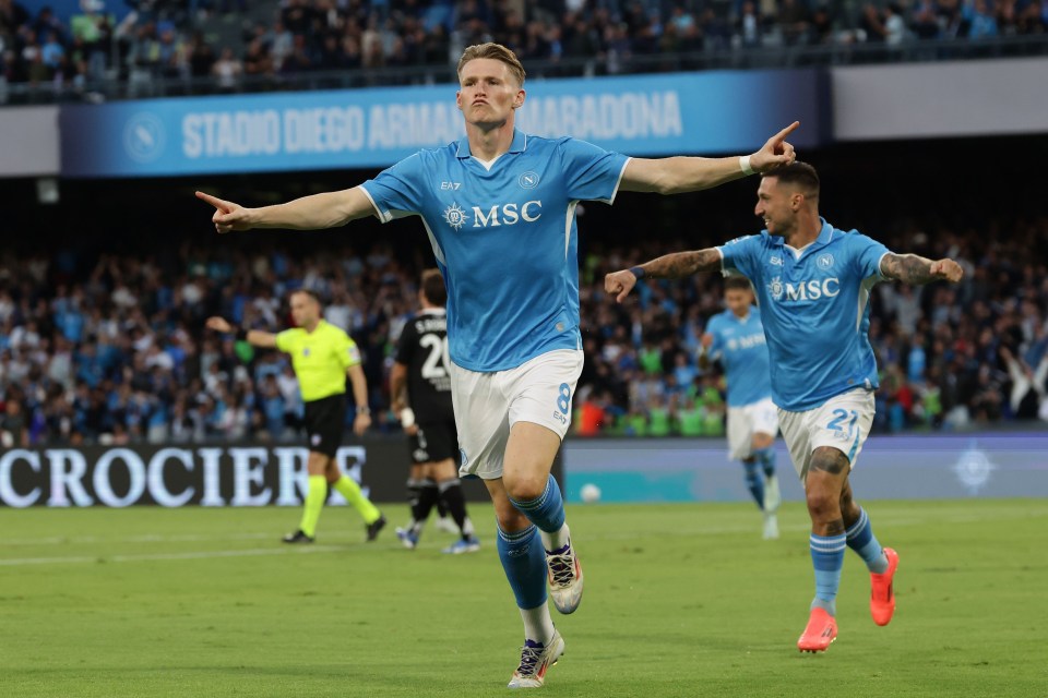 a soccer player wearing a blue jersey with msc on it