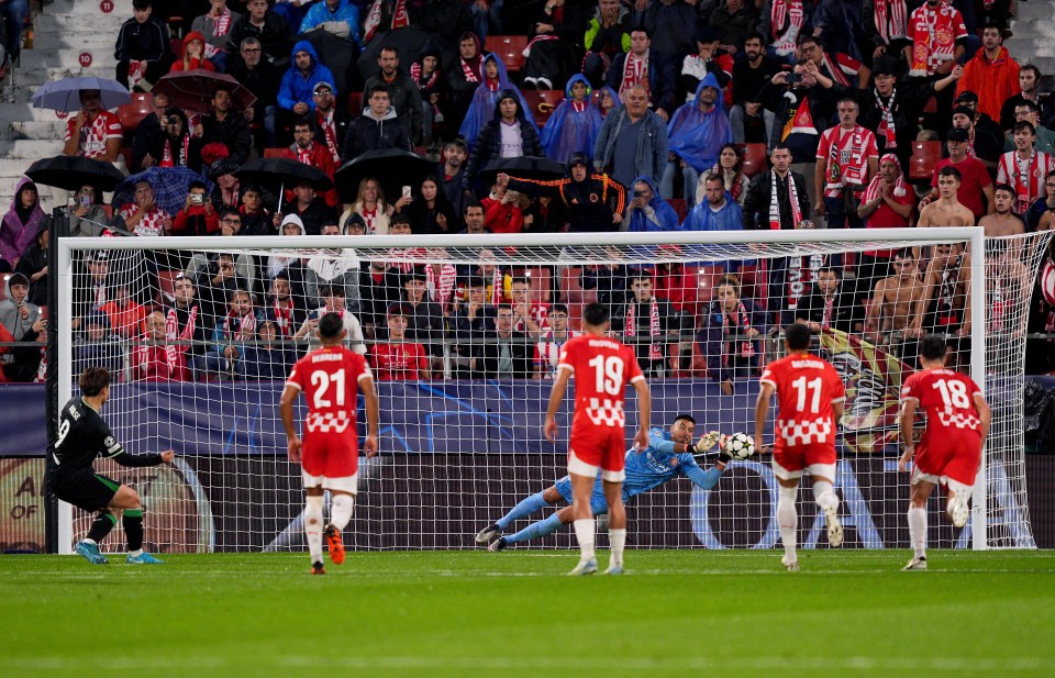 Paulo Gazzaniga saved Ayase Ueda's penalty