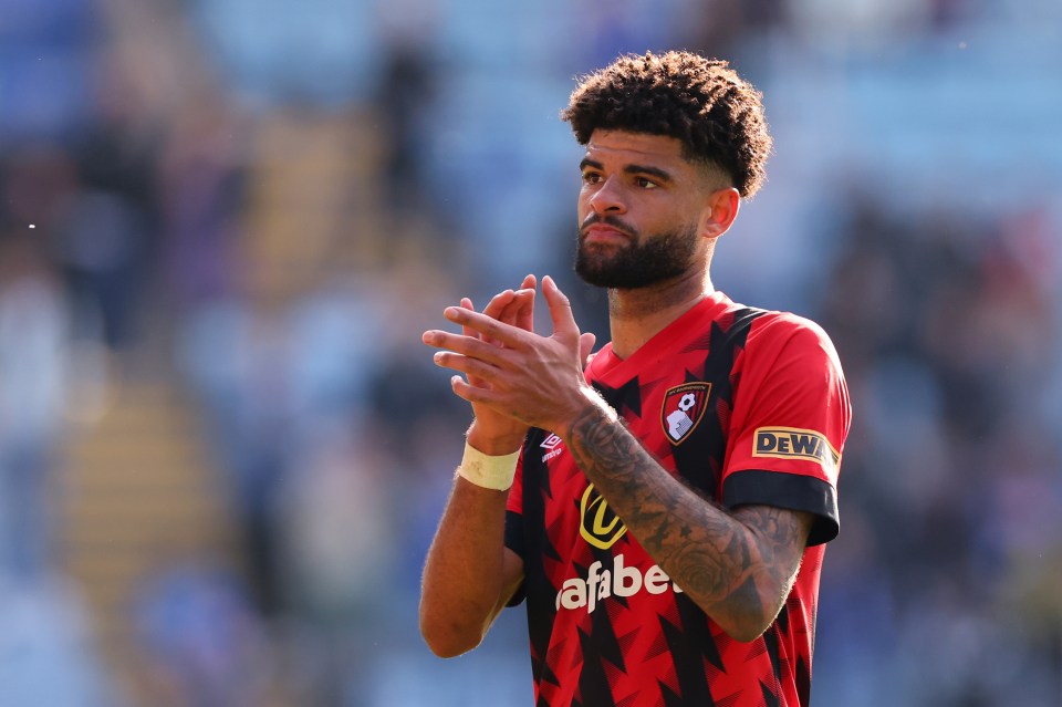 a man wearing a red and black shirt that says dafabet on it