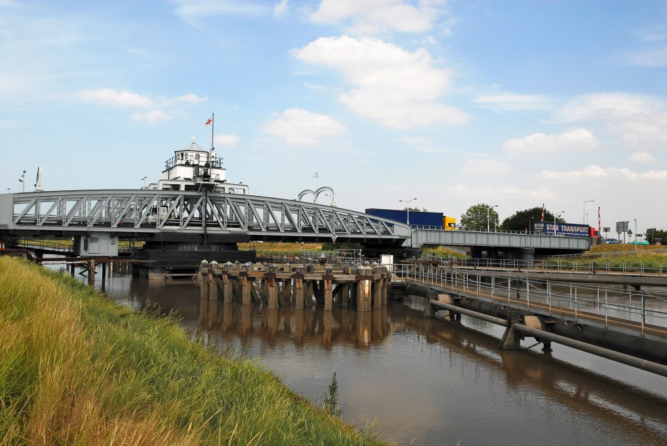 Sutton Weaver Swing Bridge will close for 33 days