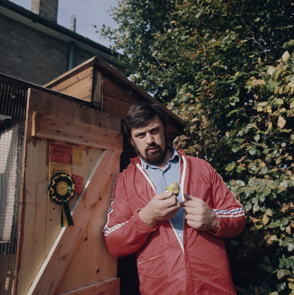 Capes with one of his budgerigars in 1978