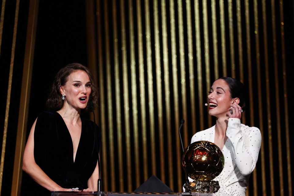 Portman presented the Ballon d'Or Feminin to Barcelona star Aitana Bonmati