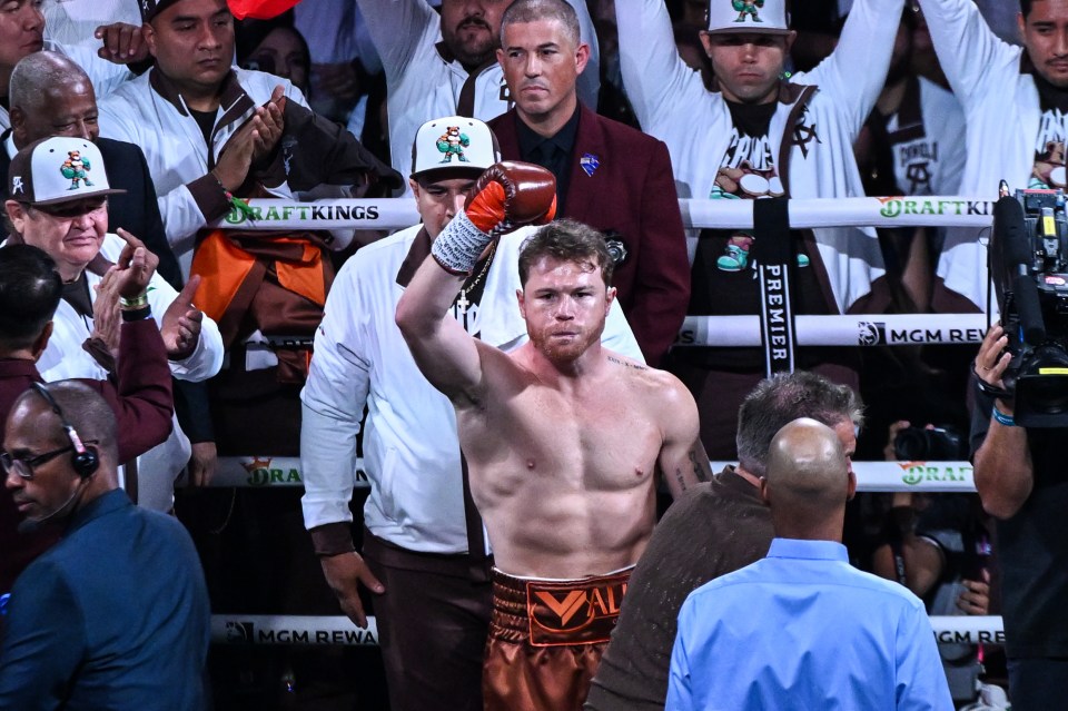 Canelo Alvarez is in talks to make his UK boxing debut