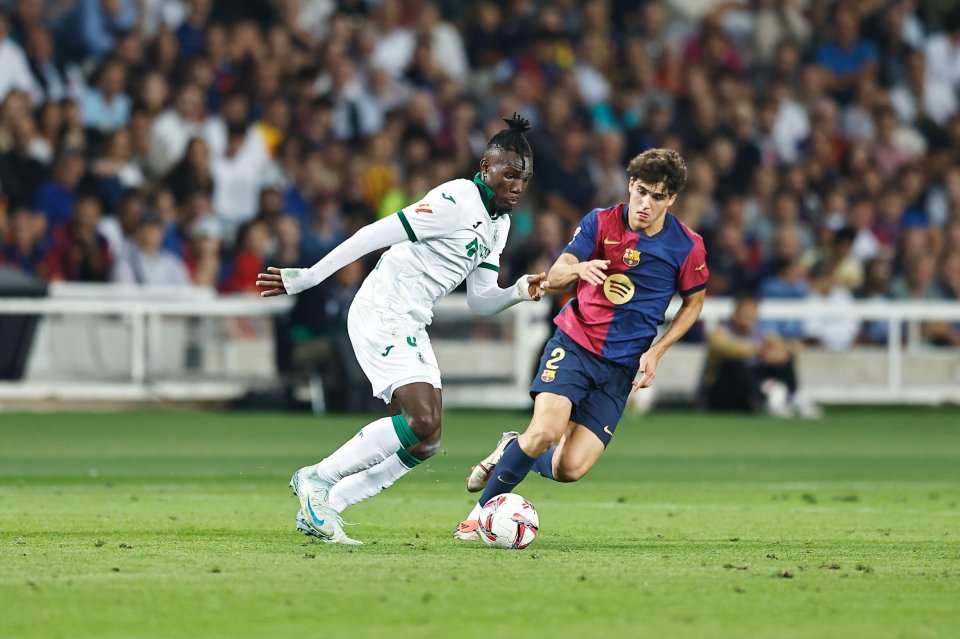 a soccer player with the number 2 on his jersey