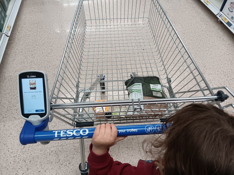 Tesco has been accused of failing right-handed shoppers after new trolleys appear to be designed for lefties