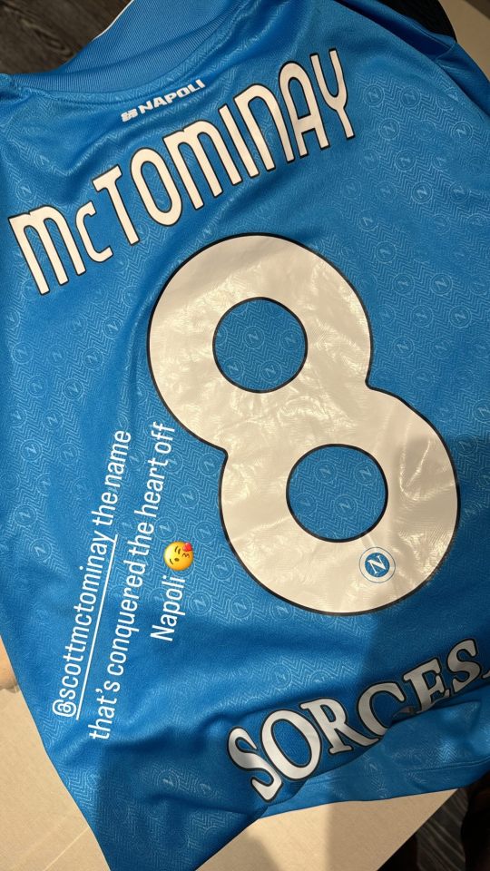 The Manchester United captain was gifted a Napoli shirt by his former team-mate