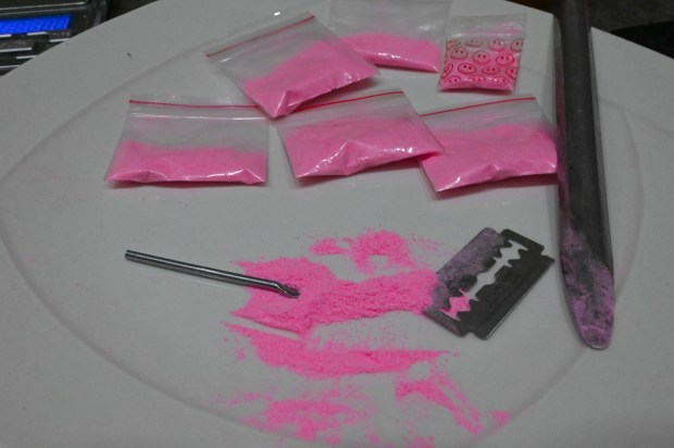 a shaving razor is on a plate with pink powder