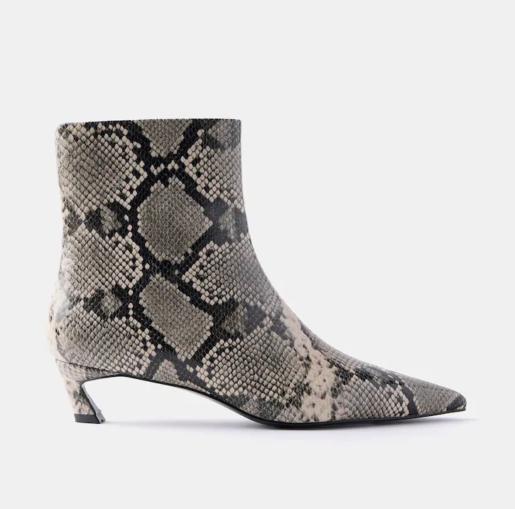 a pair of snakeskin boots with a pointed toe