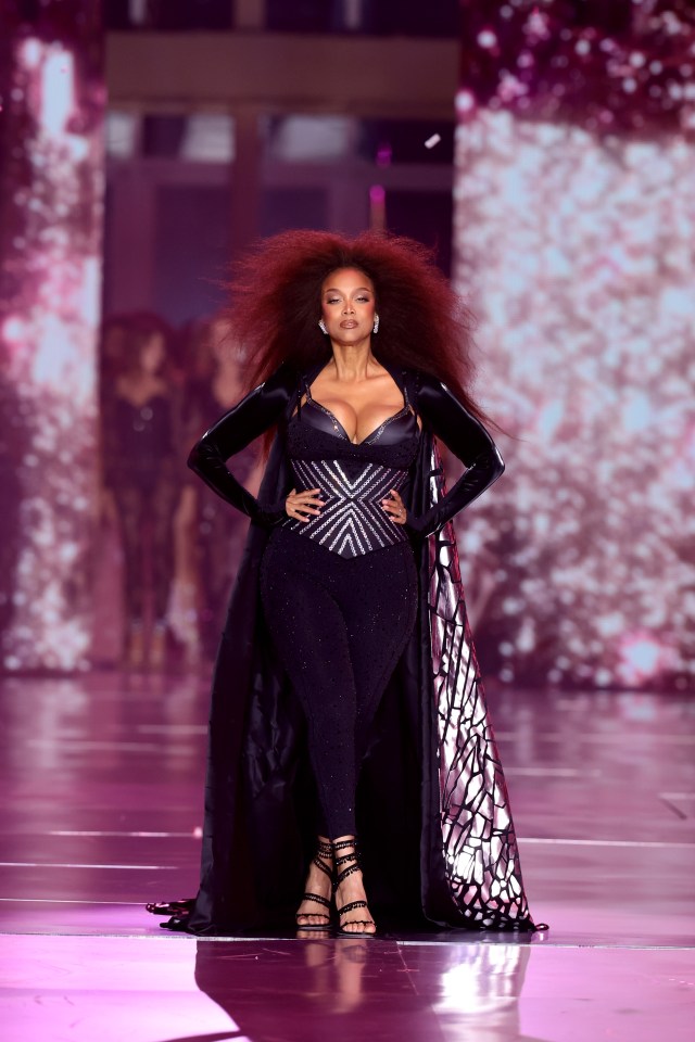 Tyra Banks broke her retirement to walk the Victoria’s Secret runway for the first time since 2005