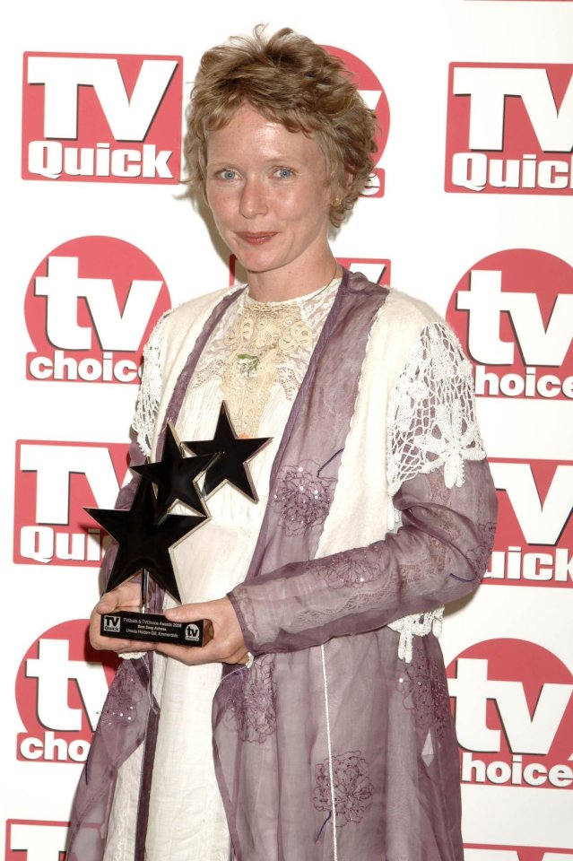 Ursula Holden Gill won at the Best Soap Actress Award, at the TV Quick and TV Choice Awards in 2006 for the storyline