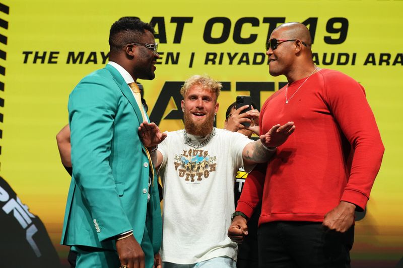 Francis Ngannou, Jake Paul and Renan Ferreira during the face off