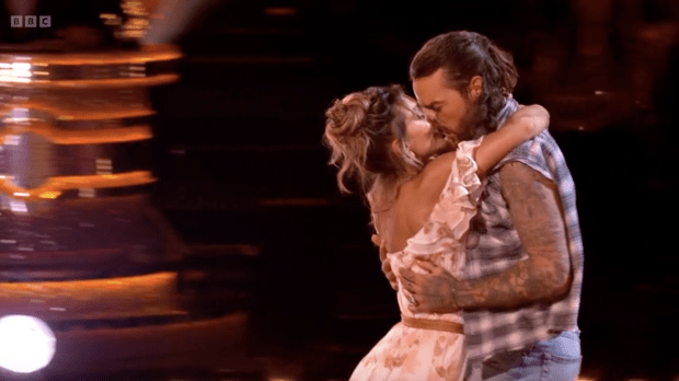 Pete and Jowita had a steamy Strictly moment