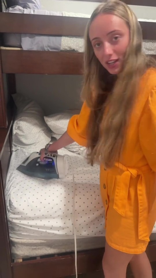 Kelly shared her trick to spot bed bugs in seconds