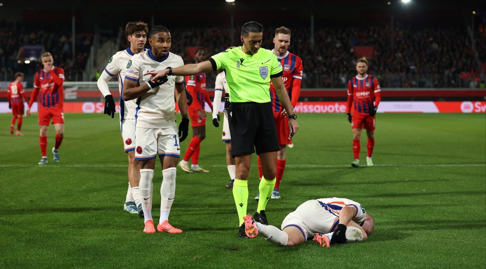 Mykhailo Mudryk wanted a penalty for a challenge on him but the referee waved it away even after going to the monitor