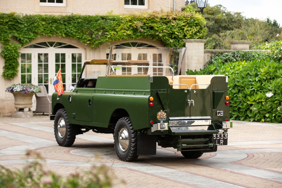 The standard tailgate was replaced by a pair of tub-height opening doors leading down to steps enabling easy entry and exit