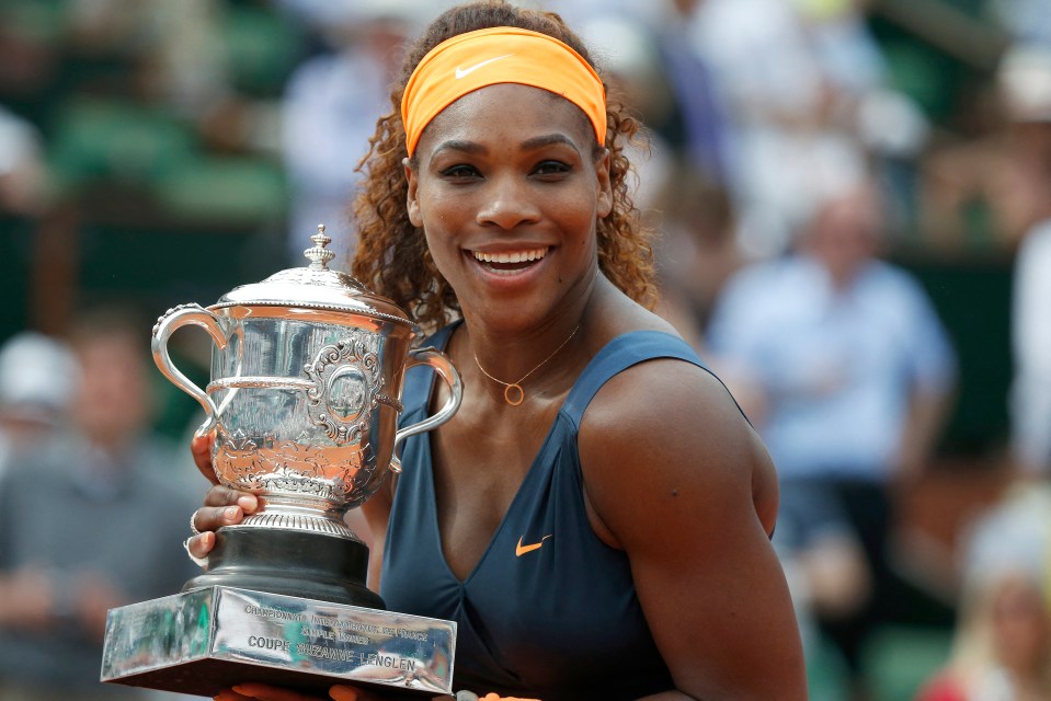 a woman holding a trophy that says coupe des singes on it