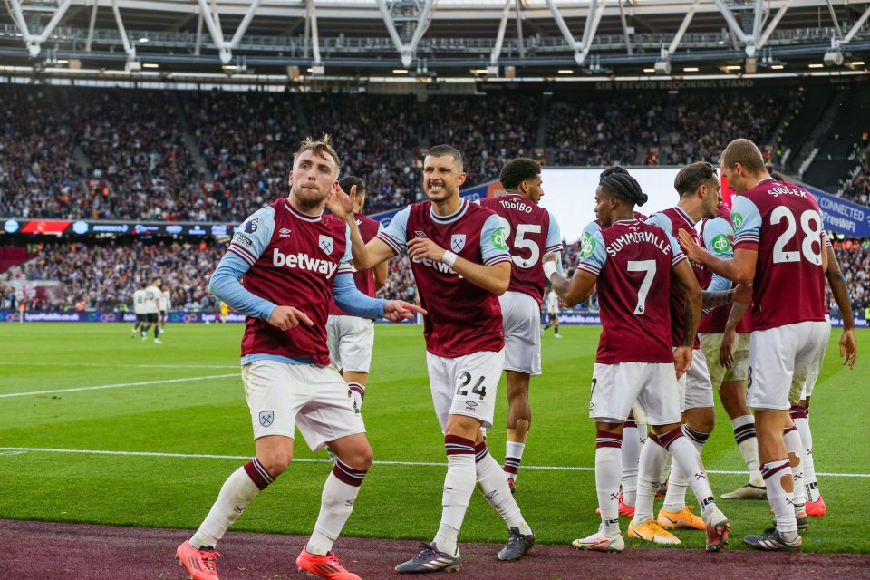 a group of soccer players wearing jerseys that say ' betway ' on them