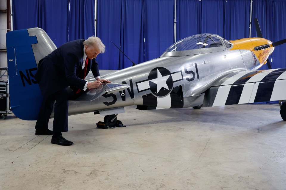 Trump signs a Mustang plane in North Carolina