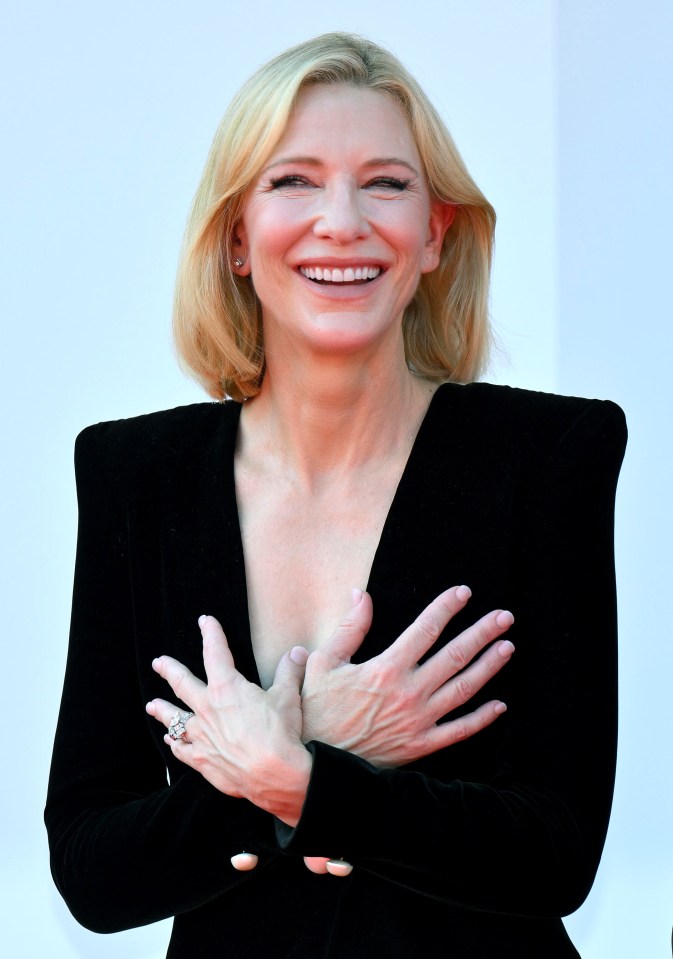 Cate Blanchette is being 'spontaneous' with her red carpet pose