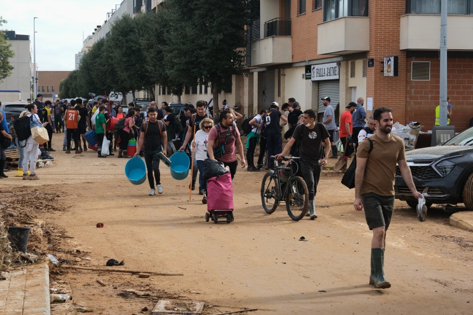 Thousands of volunteers have poured into the affected areas in recent days