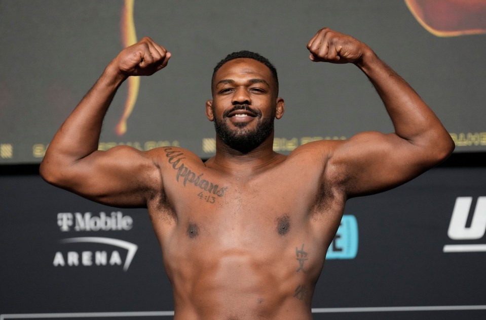 Jones weighed 17 stone, seven pounds (24lbs) for his heavyweight debut