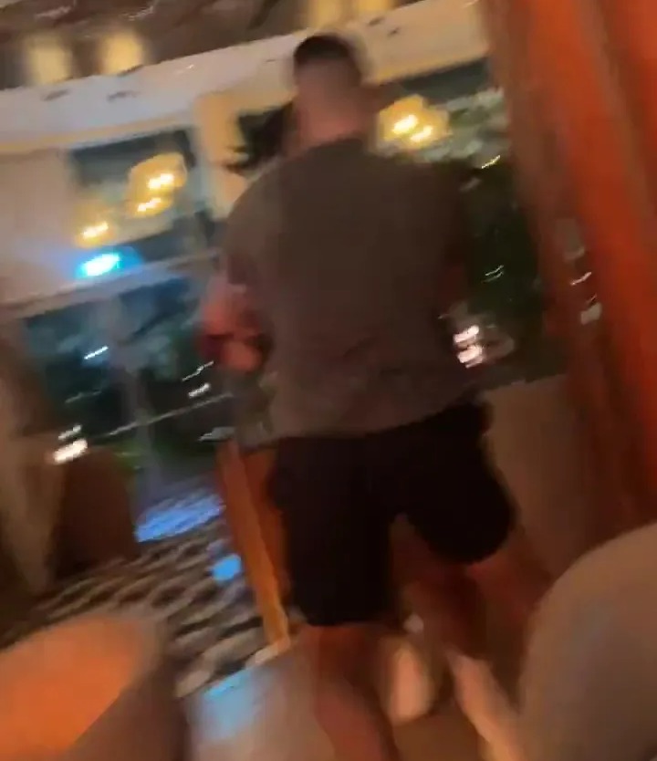 HSTikkyTokky and Masai Warrior clashed in a hotel lobby