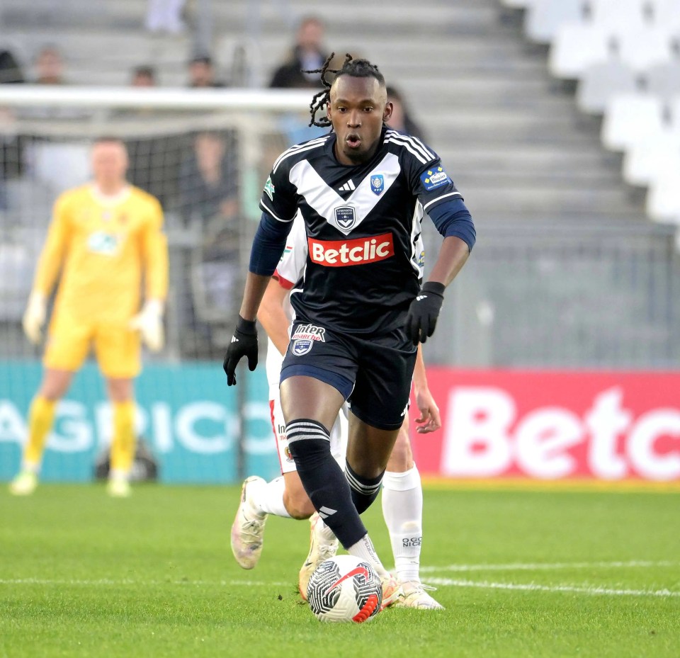 a soccer player wearing a jersey that says betclic on it