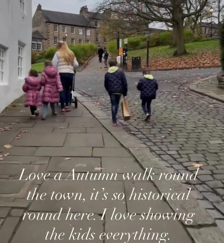 Paris loved her autumn stroll with her family