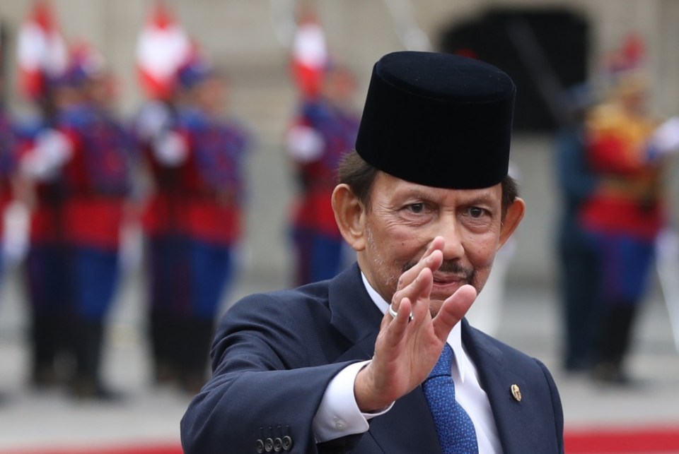 epa11716788 The Sultan of Brunei, Haji Hassanal Bolkiah, waves as he is received with military honors by Peruvian President Dina Boluarte (not pictured) during his first state visit to Lima, Peru, 12 November 2024. The Sultan of Brunei arrived for his first state visit to the Latin American country on 11 November, where he will also participate in the Asia-Pacific Economic Cooperation (APEC) leaders' week held in Lima from 10 to 16 November 2024. EPA/PAOLO AGUILAR